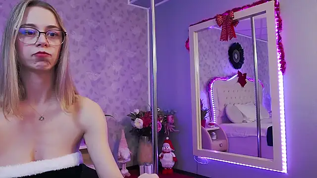 Snapshot of GracieCute chatting on December 24, 7:39 am GracieCute online show from December 24, 7:39 am