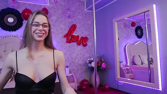 Snapshot of GracieCute chatting on February 18, 4:15 am GracieCute online show from February 18, 4:15 am