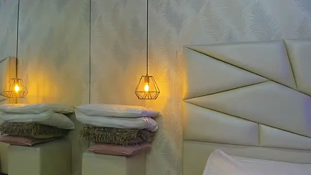 Snapshot of laurettedela_rouse chatting on December 5, 10:02 am laurettedela rouse online show from December 5, 10:02 am