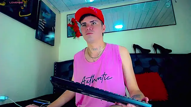 Snapshot of Sebastian_Loaiza chatting on November 6, 5:58 pm Sebastian Loaiza online show from November 6, 5:58 pm