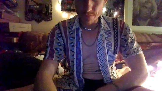 Snapshot of jigglethaypussi chatting on November 10, 3:27 am jigglethaypussi online show from November 10, 3:27 am