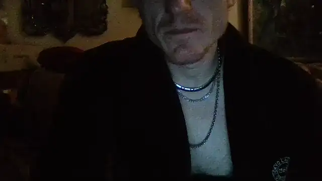 Snapshot of jigglethaypussi chatting on December 1, 1:32 am jigglethaypussi online show from December 1, 1:32 am