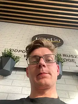 Niesmialyy online show from November 1, 1:13 pm