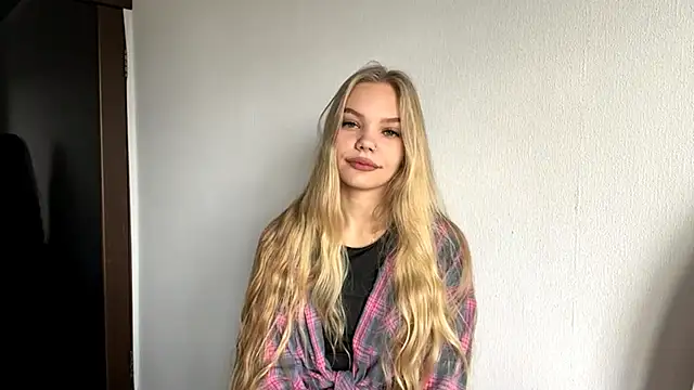 Snapshot of SweetAmelia69 chatting on November 3, 6:14 am SweetAmelia69 online show from November 3, 6:14 am