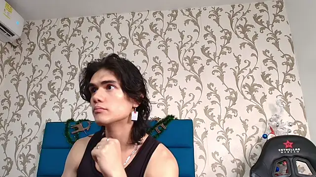 Snapshot of James_Morrisonm chatting on December 15, 8:13 pm James Morrisonm online show from December 15, 8:13 pm