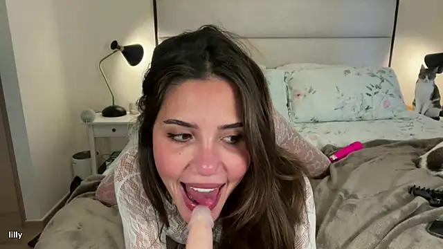 Snapshot of Itslillybloom chatting on November 25, 4:56 am Itslillybloom online show from November 25, 4:56 am