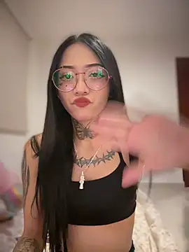 JIORYOvO online show from March 3, 4:40 am