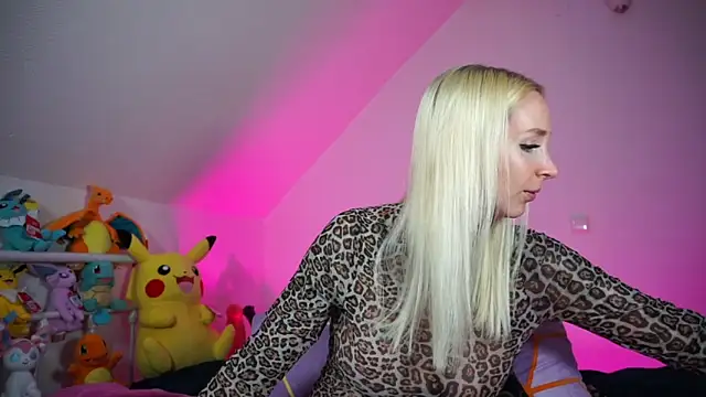 StellaCinderella online show from October 19, 1:23 pm