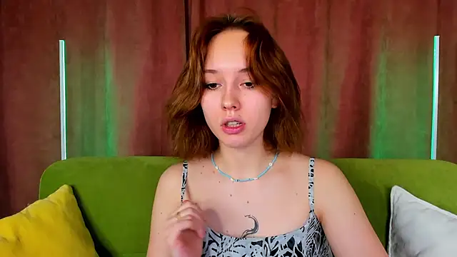 Snapshot of RikkiChoco chatting on November 12, 8:37 am RikkiChoco online show from November 12, 8:37 am