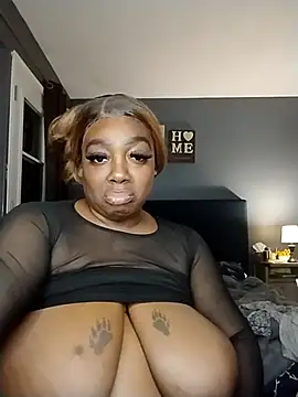 Snapshot of BiancaClarkson chatting on November 14, 6:01 am BiancaClarkson online show from November 14, 6:01 am