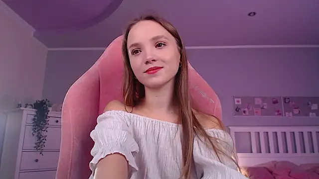 Snapshot of Adria_Arjona chatting on November 6, 7:42 am Adria Arjona online show from November 6, 7:42 am