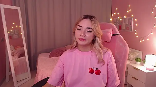 Snapshot of Rosie_Mac chatting on November 12, 1:06 am Rosie Mac online show from November 12, 1:06 am