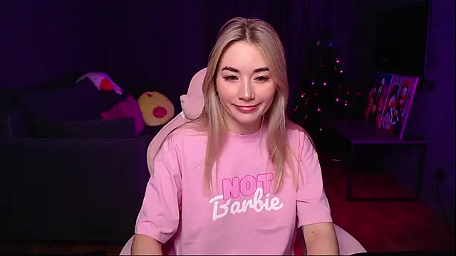 Snapshot of Rosie_Mac chatting on December 19, 1:45 am Rosie Mac online show from December 19, 1:45 am