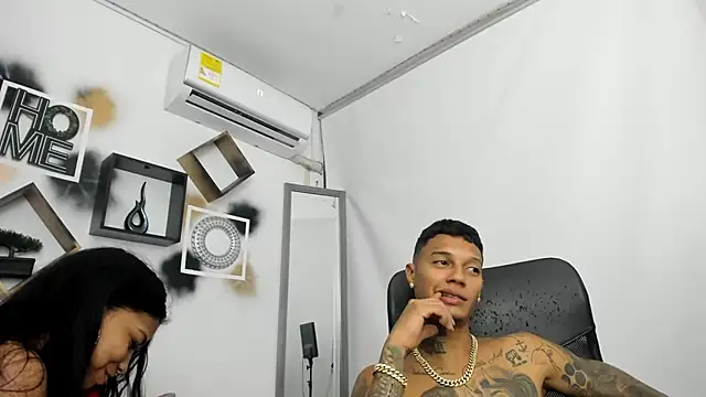 Snapshot of YuleimysAndAlex chatting on November 9, 3:16 am YuleimysAndAlex online show from November 9, 3:16 am