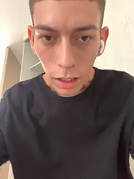 Snapshot of Who-am-I-201 chatting on November 2, 5:48 pm Who-am-I-201 online show from November 2, 5:48 pm