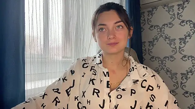 Snapshot of TwotyBright chatting on November 28, 8:06 am TwotyBright online show from November 28, 8:06 am