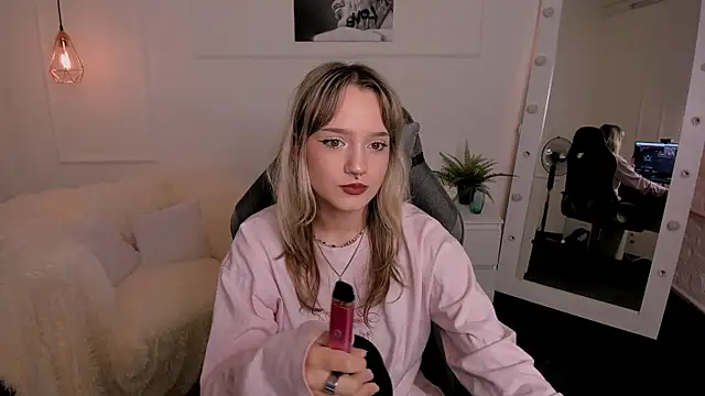 ElsiHill online show from November 2, 1:35 pm