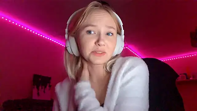 KarinRobertson online show from November 11, 5:13 pm