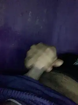 Snapshot of hotman29 chatting on December 17, 1:00 am hotman29 online show from December 17, 1:00 am