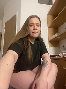 Snapshot of LiahLovexoxx chatting on December 14, 2:06 am LiahLovexoxx online show from December 14, 2:06 am