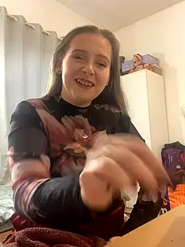 Snapshot of LiahLovexoxx chatting on December 17, 2:01 pm LiahLovexoxx online show from December 17, 2:01 pm