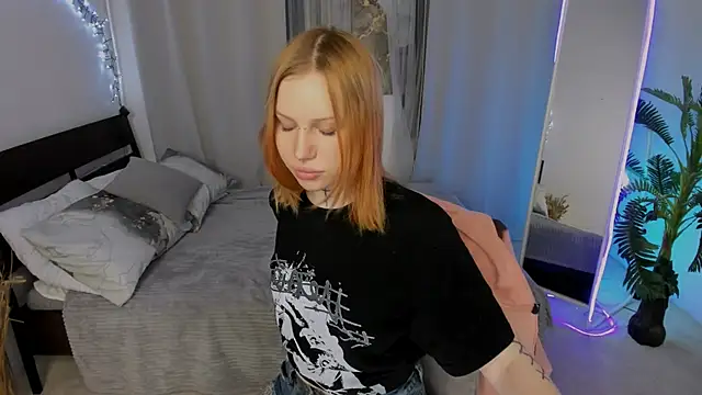 Snapshot of NaomiRosss chatting on December 5, 11:41 am NaomiRosss online show from December 5, 11:41 am