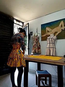 Snapshot of PaulinaLondra2 chatting on November 7, 2:06 pm PaulinaLondra2 online show from November 7, 2:06 pm