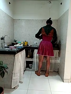 Snapshot of PaulinaLondra2 chatting on November 12, 2:39 pm PaulinaLondra2 online show from November 12, 2:39 pm