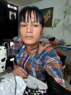 Snapshot of PaulinaLondra2 chatting on November 13, 2:27 pm PaulinaLondra2 online show from November 13, 2:27 pm