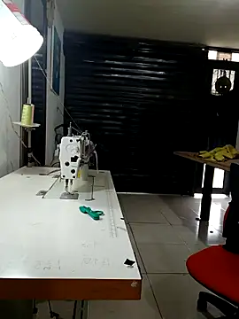 Snapshot of PaulinaLondra2 chatting on November 21, 2:49 pm PaulinaLondra2 online show from November 21, 2:49 pm