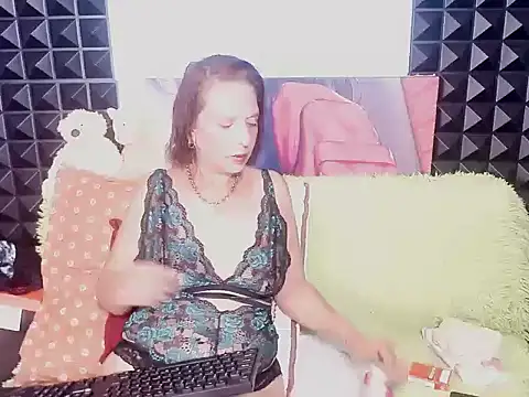 Snapshot of Hot_queen57 chatting on November 7, 8:14 am Hot queen57 online show from November 7, 8:14 am