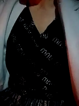 Snapshot of LenaLy2k chatting on November 4, 10:31 pm LenaLy2k online show from November 4, 10:31 pm