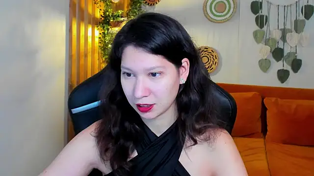 Snapshot of SaraDenars chatting on November 5, 5:18 am SaraDenars online show from November 5, 5:18 am