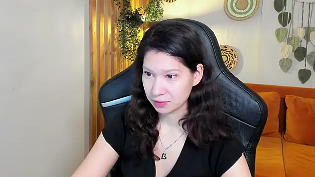 Snapshot of SaraDenars chatting on November 13, 5:28 am SaraDenars online show from November 13, 5:28 am