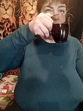 MyHoneyKira online show from November 15, 9:39 am