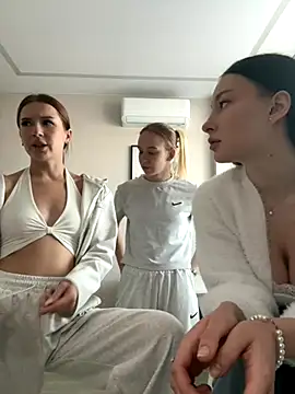 Snapshot of MelissaPinkiss chatting on November 21, 11:42 am MelissaPinkiss online show from November 21, 11:42 am