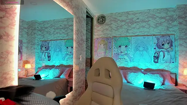 Snapshot of sensual_skinny chatting on December 16, 1:32 am sensual skinny online show from December 16, 1:32 am