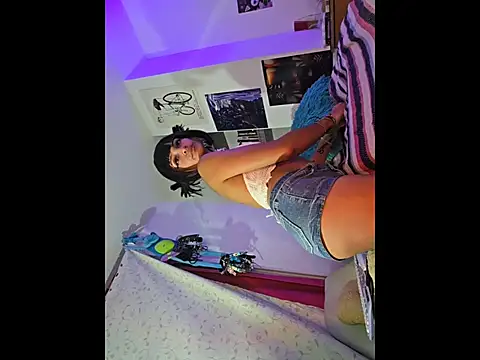 Snapshot of Lila_bratzz chatting on November 5, 5:51 am Lila bratzz online show from November 5, 5:51 am