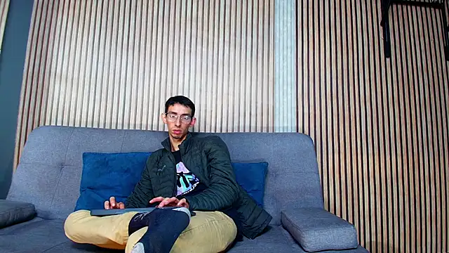 Snapshot of ZyroNight chatting on November 30, 1:09 am ZyroNight online show from November 30, 1:09 am