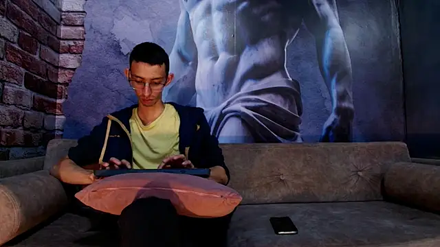 Snapshot of ZyroNight chatting on December 17, 7:20 pm ZyroNight online show from December 17, 7:20 pm