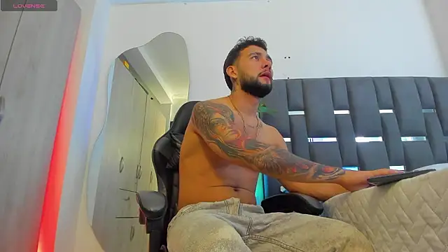 noah corvelle online show from March 26, 1:11 am