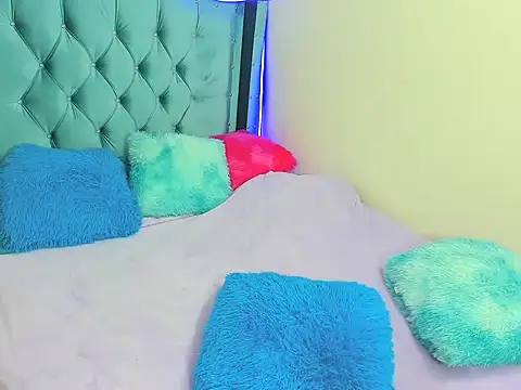 Snapshot of Aurora_sky9 chatting on December 18, 2:28 am Aurora sky9 online show from December 18, 2:28 am