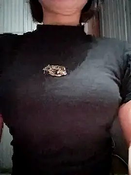 Snapshot of Niramiu chatting on November 17, 1:55 am Niramiu online show from November 17, 1:55 am