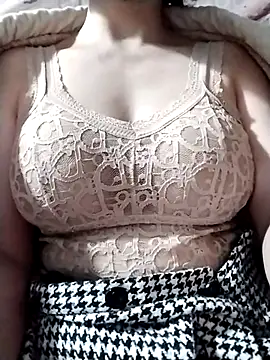 Snapshot of Niramiu chatting on November 24, 5:12 pm Niramiu online show from November 24, 5:12 pm