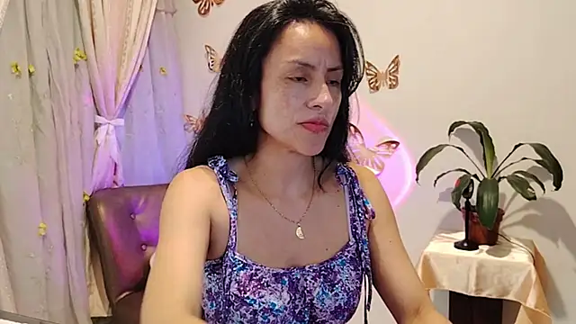 Snapshot of Bella_Exhibition chatting on November 25, 6:41 pm Bella Exhibition online show from November 25, 6:41 pm