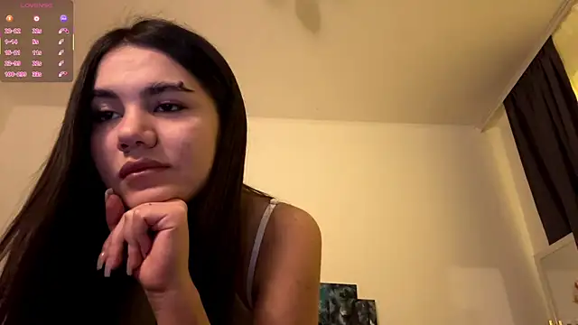 Snapshot of Priscillla_Cute chatting on December 15, 5:06 pm Priscillla Cute online show from December 15, 5:06 pm