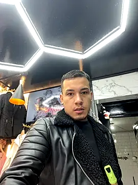 Daniel Martinz online show from November 8, 5:45 pm