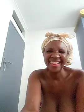 Snapshot of Mommy_Sienna chatting on November 9, 4:44 am Mommy Sienna online show from November 9, 4:44 am