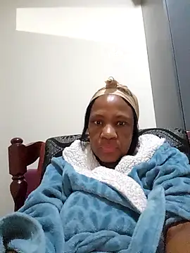 Snapshot of Mommy_Sienna chatting on November 20, 5:45 pm Mommy Sienna online show from November 20, 5:45 pm