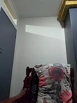 Snapshot of Mommy_Sienna chatting on November 26, 12:11 am Mommy Sienna online show from November 26, 12:11 am